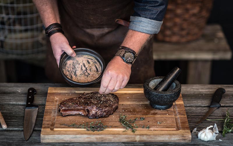 Big Green Egg Côte de boeuf cu condimentare de friptura